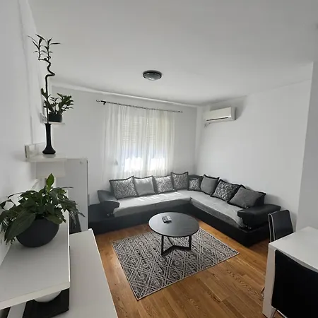 Апартаменти City Apartment *